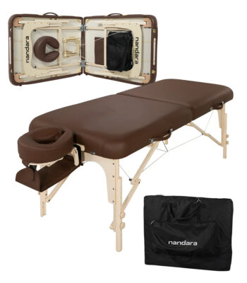 Nandara, spécialiste français du matériel de massage et bien-être. Découvrez nos tables et équipements de qualité pour des soins professionnels ou à domicile 14 table-massage-pliante-bois-amara_chocolat-00