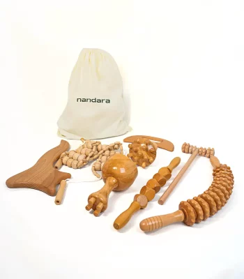 Nandara, spécialiste français du matériel de massage et bien-être. Découvrez nos tables et équipements de qualité pour des soins professionnels ou à domicile 22 kit-maderotherapie-complet-en-bois-8-pieces