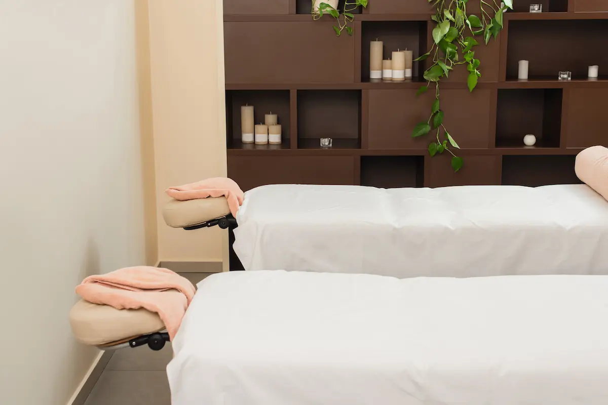 A practical guide to choosing the right massage table transport cover 1 microfibre sheets
